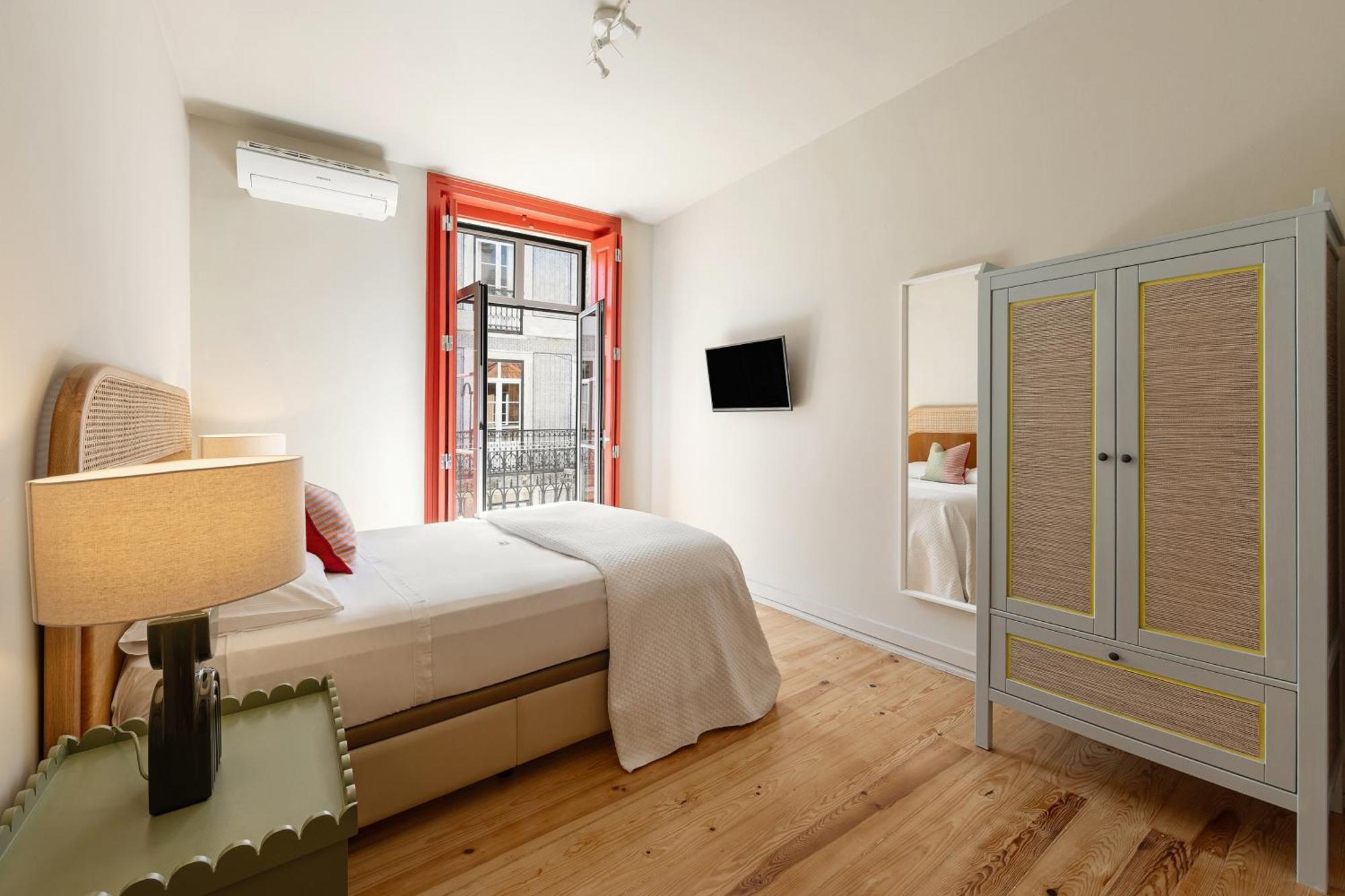 The Traditional Arts Memoir, Downtown Flat With Balcony And Comfort Лиссабон Экстерьер фото